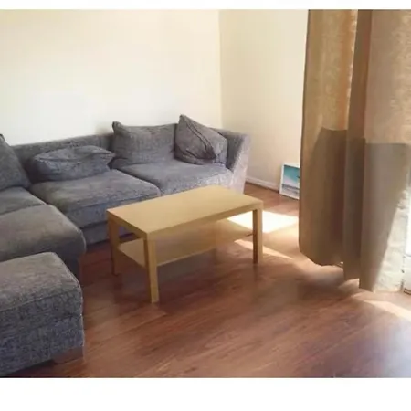 3Br-Sleeps5-Balcony-Centrallondon-Ws95